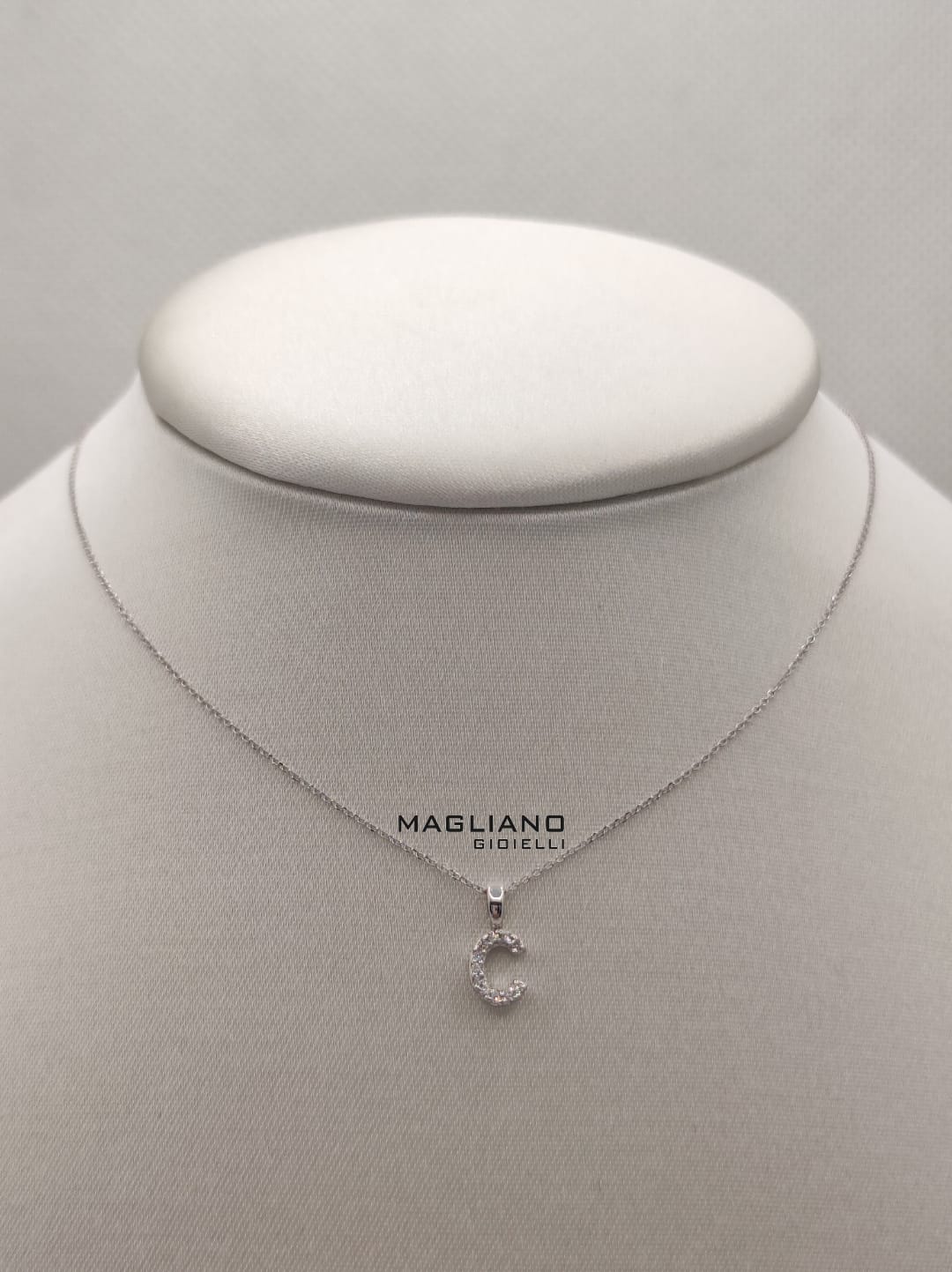 Collana oro bianco e diamanti lettera C