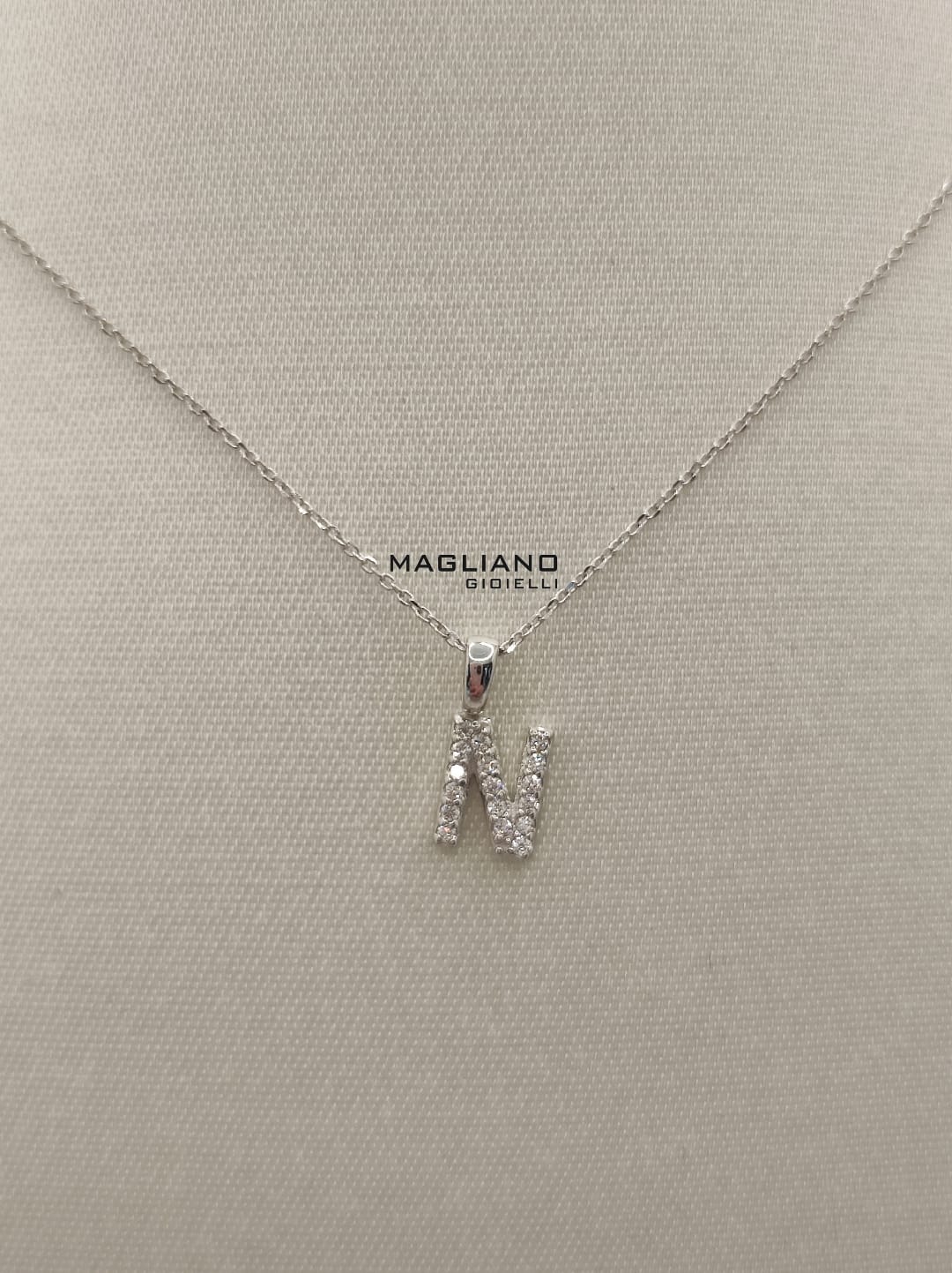 Collana oro bianco e diamanti lettera N