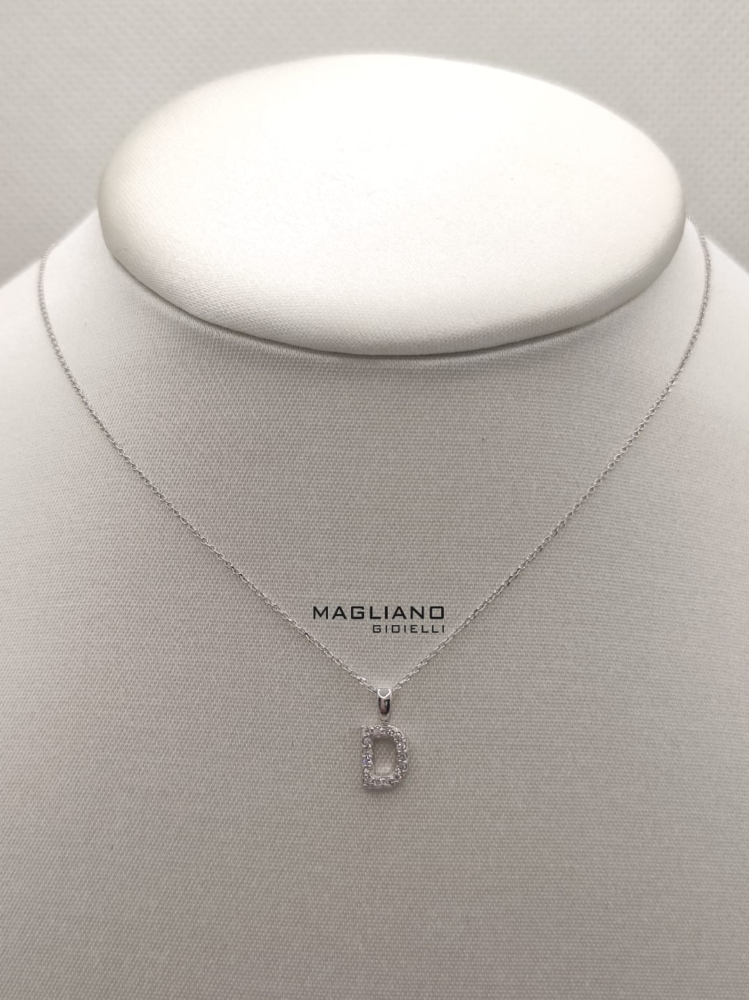 Collana oro bianco e diamanti lettera D